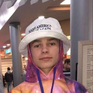 Meet your Posher, Ethan